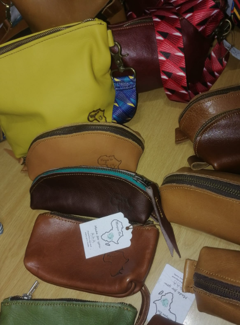 Oval large pouch 22cm