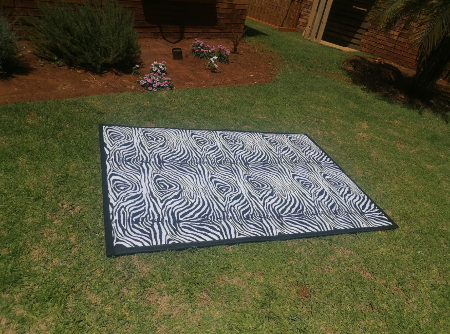Senzi picnic blanket
